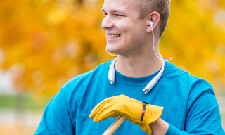 Illustration for article titled Knock It Off With These Stupid-Ass Headphones